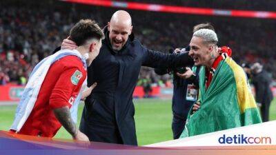 Ten Hag: MU Jangan Puas Cuma Dapat Satu Trofi - sport.detik.com - Manchester