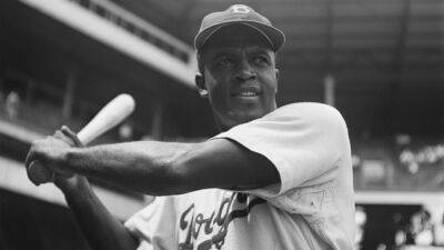 Jackie Robinson - Jackie Robinson's name misspelled on New York City road sign - espn.com - Usa - New York - county Queens - county York