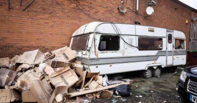 The wrecked caravan beneath a human waste pipe where a £20-a-day counterfeit street spotter may have lived - manchestereveningnews.co.uk - Britain