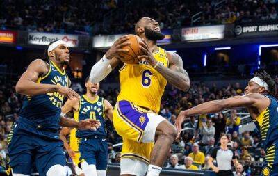 Anthony Davis - Luka Doncic - Tyrese Haliburton - Donovan Mitchell - Darvin Ham - James, Davis lead Lakers rally, two ejected as Cavs down Grizzlies - beinsports.com - county Bucks - Los Angeles -  Los Angeles - state Indiana -  New Orleans -  Indianapolis - county Dillon - county Mitchell - county Brooks