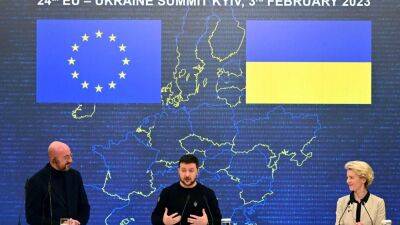 Volodymyr Zelenskyy - Ukraine's president vows to fight 'for as long as we can' for strategic city Bakhmut - euronews.com - Russia - Ukraine -  Moscow - Eu -  Kherson