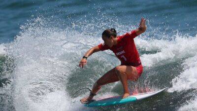 Surfing-Australia's Robinson, Hawaii's Moore win at Pipeline