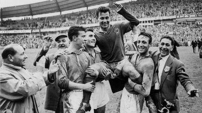 Just Fontaine: Legendary France striker, who scored 13 goals at 1958 World Cup, dies aged 89