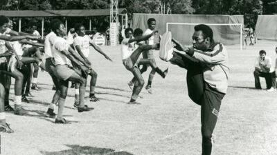Pele - How Pele’s 1969 visit reshaped Nigerian football - guardian.ng - Sweden - Brazil - Mexico - Mozambique - Algeria -  Santos - Ghana - state Indiana - Nigeria - Chile - county Delta - Congo - Benin