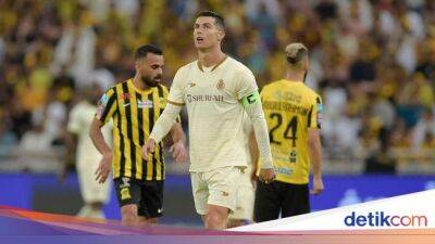 Cristiano Ronaldo - Abdulelah Al-Amri - Kronologi Ronaldo Tendang Botol Sampai Diteriaki 'Messi' - sport.detik.com - Saudi Arabia -  Jeddah -  Sport