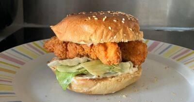 'I made the Aldi McDonald's McSpicy burger dupe at home using a £48 airfryer' - manchestereveningnews.co.uk
