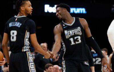 Bobby Portis - Steve Kerr - Brook Lopez - Grizzlies rout Warriors, Bucks hold off Nets - beinsports.com - county Bucks - state Golden - county Dillon - county Brooks
