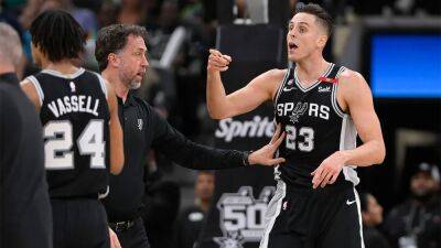 Denver Nuggets - David Zalubowski - Nuggets’ Michael Porter Jr. grabs Spurs' Zach Collins by throat during scuffle, both players ejected - foxnews.com -  San Antonio -  Chicago - county Collin -  Sandro -  Denver