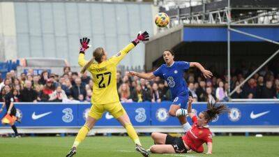 Sam Kerr on the mark as Chelsea leapfrog Manchester United at the Women's Super League summit