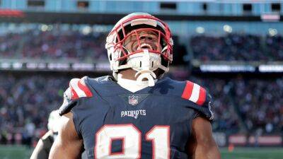 Source - Falcons acquire TE Jonnu Smith from Patriots for pick
