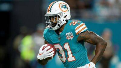 Dolphins’ Raheem Mostert returns to Miami on two-year deal, agent says