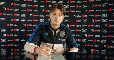 Elyh Harrison signs professional Manchester United contract