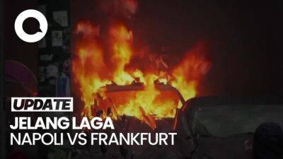 Pendukung Frankfurt Bentrok Lawan Polisi di Naples - sport.detik.com