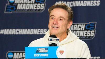 Rick Pitino, happy at Iona, says he wants to coach 10 more years