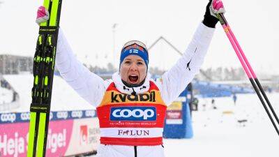Kerttu Niskanen and Johannes Hoesflot Klaebo ease to 10km distance victories at World Cup event in Falun
