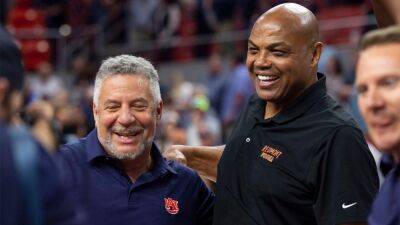 Charles Barkley - Charles Barkley claims he used to clean his uniform by showering in it: 'Easier to do it that way' - foxnews.com - state Tennessee -  Atlanta - state Alabama - county Clark