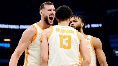 Tennessee into Sweet 16 after bringing Duke 'into the mud'