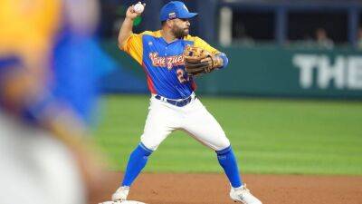 Venezuela's Jose Altuve exits after 96mph fastball hits hand - espn.com - Usa - county Miami - Venezuela - state Colorado - Houston