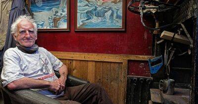 Pensioner lives in converted lorry on business park and spends just £25 per week - manchestereveningnews.co.uk - Birmingham