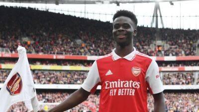 Arsenal 4-1 Crystal Palace: Bukayo Saka scores two as Gunners open up eight-point lead over Manchester City