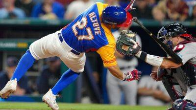 Astros' Jose Altuve sidelined indefinitely with thumb fracture