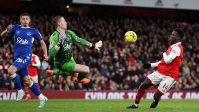 Arsenal stretch their lead at the top and deepen Everton's woes