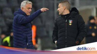 Serie A Tepikan Ofisial Cremonese Vs Roma Usai Ribut dengan Mourinho