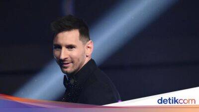 Messi Bakal Hadiahi iPhone 14 Berlapis Emas ke Skuad Argentina
