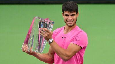 Carlos Alcaraz claims 'crazy' Indian Wells triumph with victory over Daniil Medvedev, returns to world No. 1