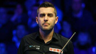 Selby battles on as Murphy bows out in WST Classic