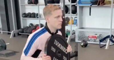 Donny Van-De-Beek - Marcos Senesi - Manchester United star Donny van de Beek shares rare recovery update after serious knee injury - manchestereveningnews.co.uk - Manchester - Netherlands