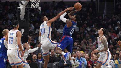 Paul George appears to injure leg late in Clippers' loss to OKC