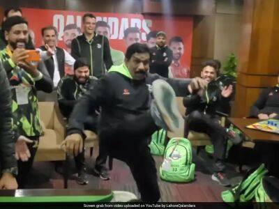 Shaheen Afridi - Mohammad Rizwan - Watch: Staff Member Goes Crazy As Lahore Qalandars Announce Lucrative Gifts For PSL Title Win - sports.ndtv.com - Pakistan -  Lahore