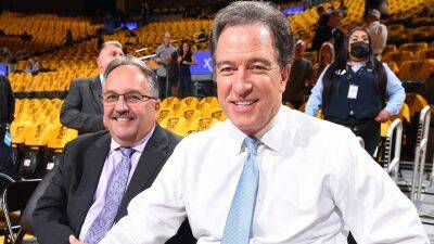 Kevin Harlan admits he's 'kind of embarrassed' after March Madness clip goes viral
