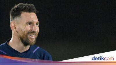 Lionel Messi - Saat Messi Pilih Dikepung Ratusan Orang ketimbang Kabur - sport.detik.com - Argentina -  Buenos Aires