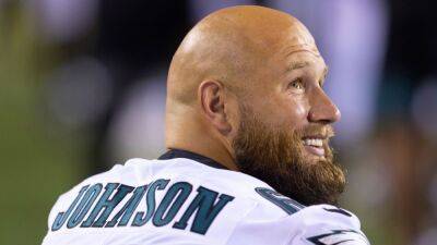 Eagles' Lane Johnson gets 1-year, $33.4M extension, source says