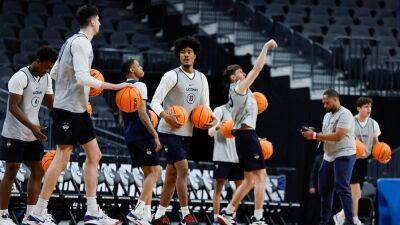 Members of UConn basketball have belongings stolen from team bus during practice shortly after hotel 'debacle'