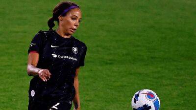 Women's soccer players take issue with portrayals in FIFA video game; fans say it's a glitch