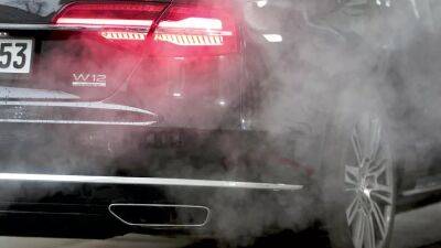 Under pressure from Berlin, the EU relaxes its ban on combustion engines after 2035