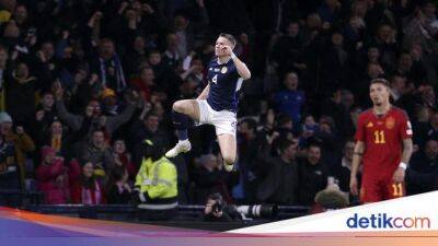 Kepa Arrizabalaga - Scott Mactominay - Andy Robertson - Skotlandia Vs Spanyol: Tim Matador Tumbang 0-2 - sport.detik.com