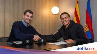 Barcelona Resmi Rekrut Joao Mendes, Putra Ronaldinho - sport.detik.com