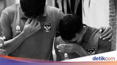 Foto Hitam Putih PSSI untuk Sepakbola Indonesia yang Berduka