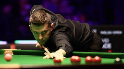 Mark Selby - Shaun Murphy - Mark Selby takes charge of Tour Championship quarter-final despite 147 break from Ryan Day - eurosport.com