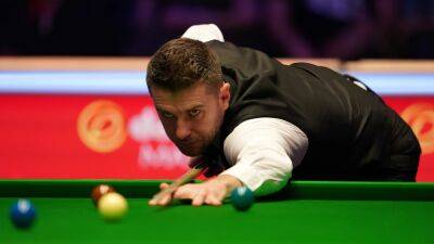 Selby holds off Day fightback to reach semi-finals in Hull