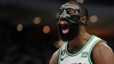 In race for East's No. 1 seed, Celtics cruise past Bucks by 41