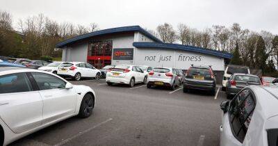 Parents hit out after being left 'uncomfortable' by no family cubicle in men's changing room - manchestereveningnews.co.uk