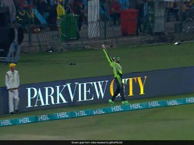 Sikandar Raza's Breathtaking Effort At Boundary Line In PSL Match. Watch - sports.ndtv.com - Zimbabwe - Pakistan -  Lahore