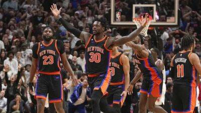 Watch Julius Randle hit insane game-winner for Knicks to beat Heat