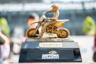 Question answered: Eli Tomac is untouchable as he wins seventh Daytona Supercross