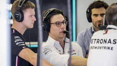 Max Verstappen - Lewis Hamilton - Aston Martin - Toto Wolff reveals Mercedes plan to change car concept after agreeing with Lewis Hamilton over problems - eurosport.com - Bahrain